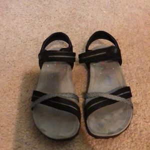 Black/gray Sandal